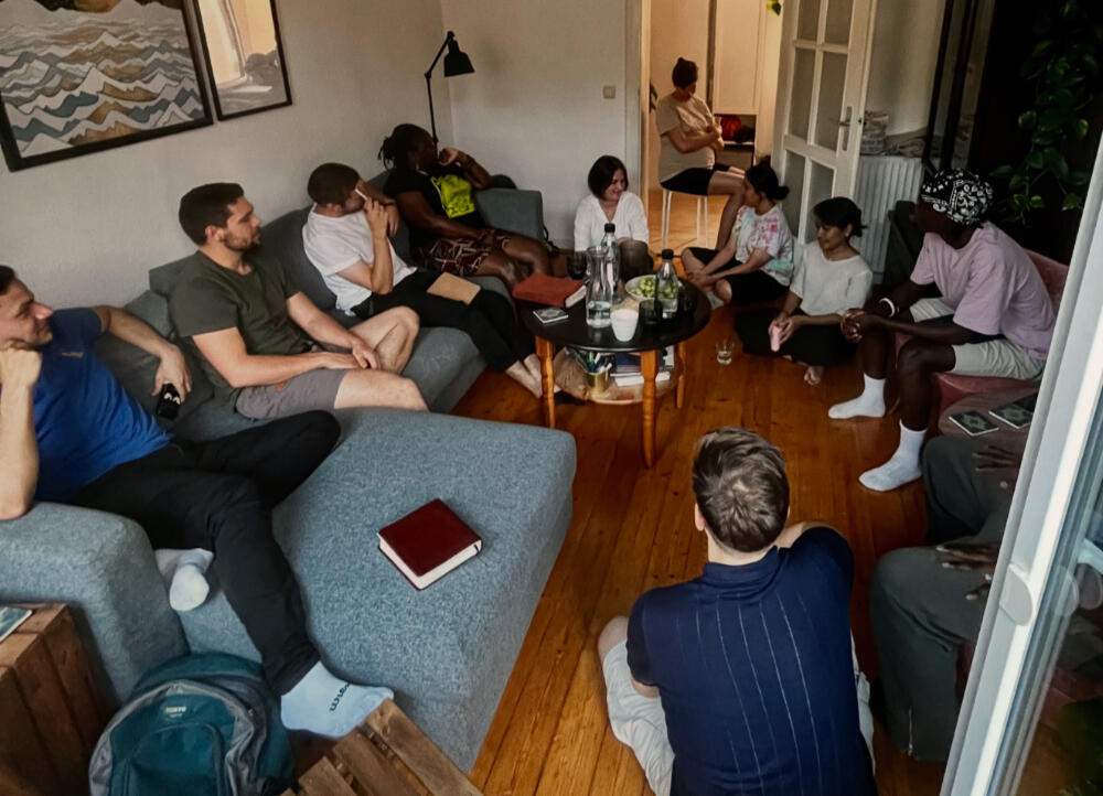 English-speaking small group English-speaking small group